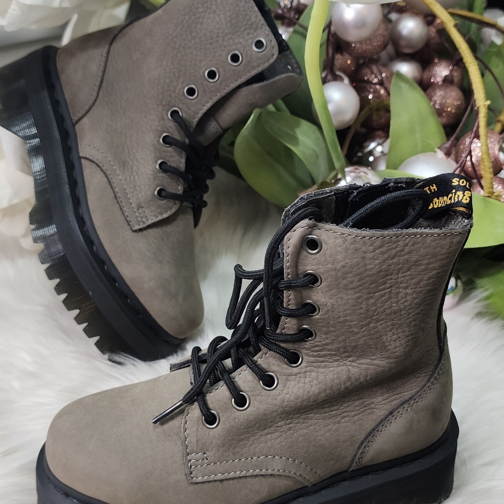 Dr. Martens Jadon leather platform Women  boots size5 New
